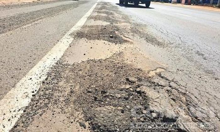 Mặt đường QL19 liên tiếp xuất hiện trồi sụt.