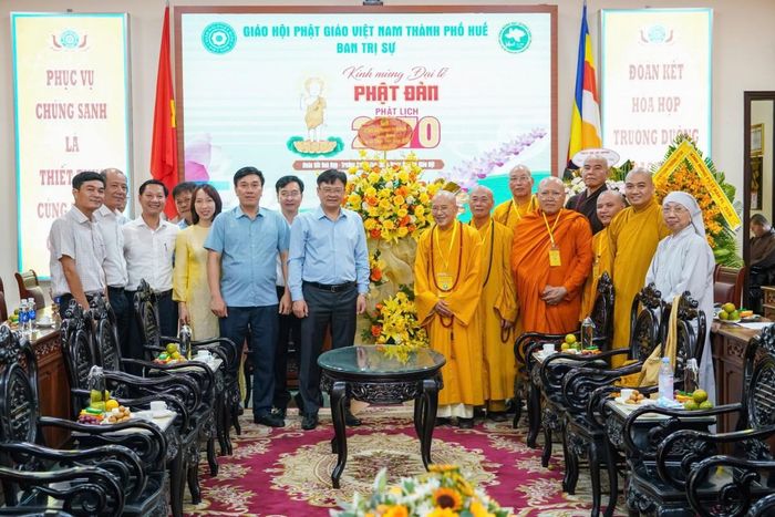 Đoàn công tác Công an thành phố Huế (CATP Huế) đã đến thăm, chúc mừng Ban Trị sự Giáo hội Phật giáo Việt Nam thành phố Huế nhân dịp Đại lễ Phật đản Phật lịch 2570 – Dương lịch 2026.