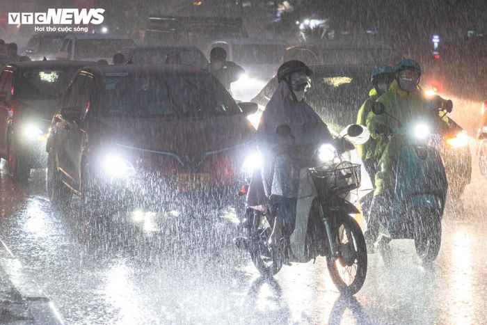 Tại trạm Hà Đông, nhiệt độ cao nhất từng được ghi nhận là 42,5℃ vào năm 2019, cũng là mức nhiệt tuyệt đối năm của Hà Nội.