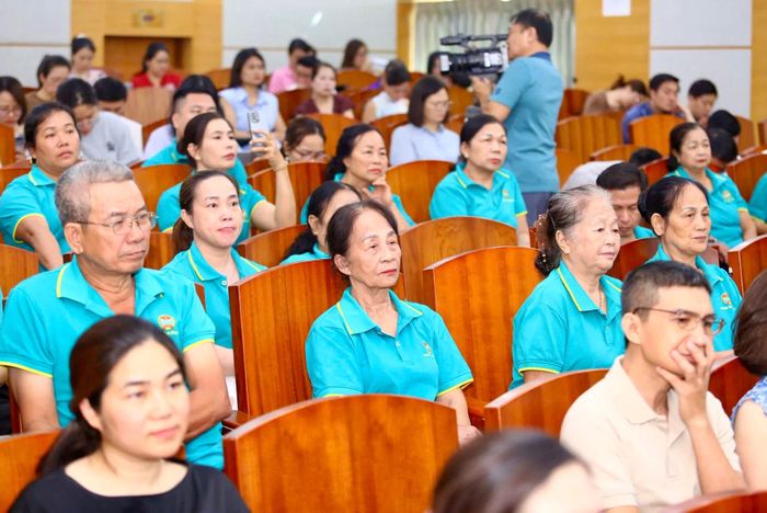 Hội viên nông dân tham dự họp báo. Ảnh: CTV
