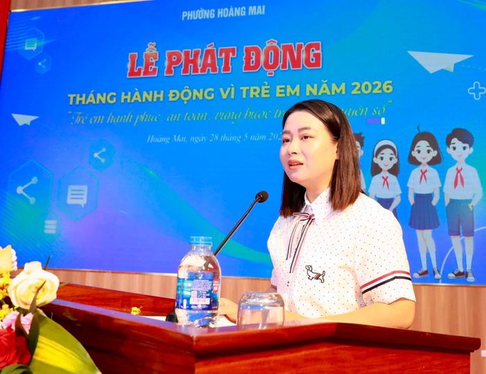 Phó Chủ tịch UBND phường Hoàng Mai Nguyễn Quỳnh Trang phát biểu. Ảnh: Trần Oanh
