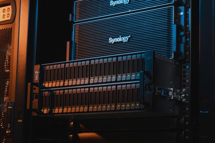 Synology ra mắt PAS7700, hệ thống lưu trữ NVMe all-flash mới hướng tới doanh nghiệp vận hành dữ liệu cường độ cao.