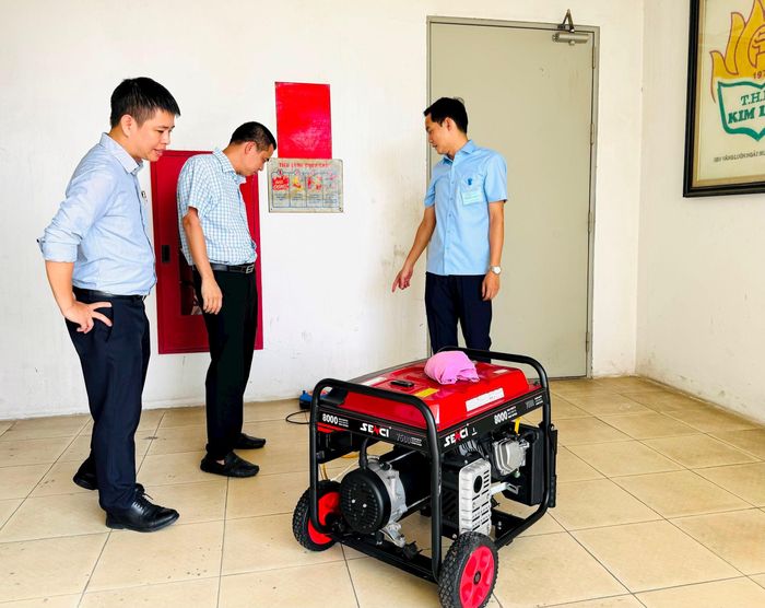 Tại điểm thi cũng đã được trang bị máy phát điện dự phòng. Ảnh: PV