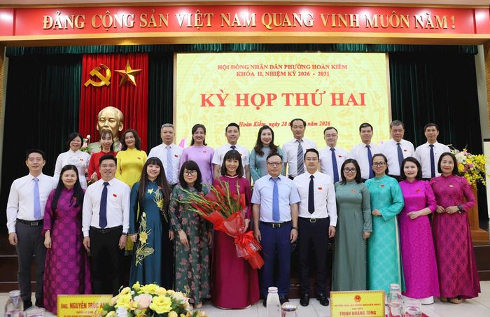 Các đại biểu chụp ảnh lưu niệm tại kỳ họp. Ảnh: PV
