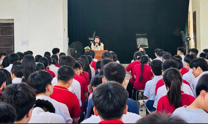 Lời động viên của thầy cô và gia đình sẽ là điểm tựa tinh thần giúp các sĩ tử tự tin bước vào kỳ thi
