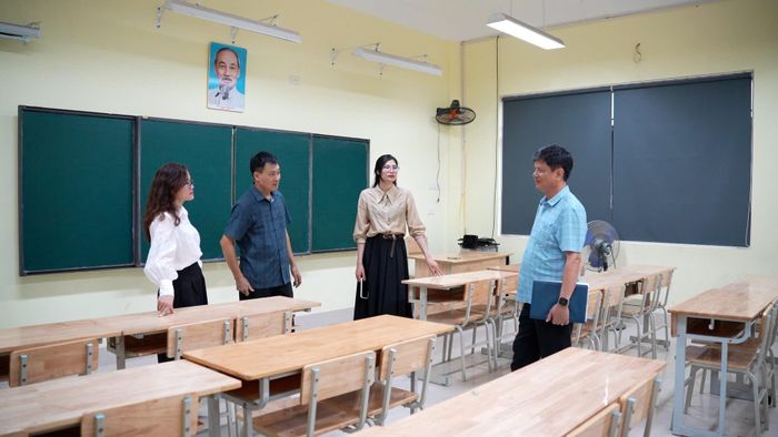 Lãnh đạo xã Hoài Đức đánh giá cao sự chủ động chuẩn bị của các đơn vị, nhà trường. Ảnh: ĐH
