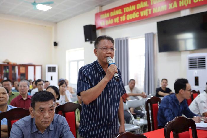 Cử tri nêu ý kiến tại hội nghị. Ảnh: PV