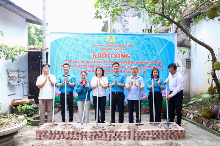 Khởi công xây dựng “Mái ấm Công đoàn” cho đoàn viên có hoàn cảnh khó khăn. Ảnh: Đức Hùng