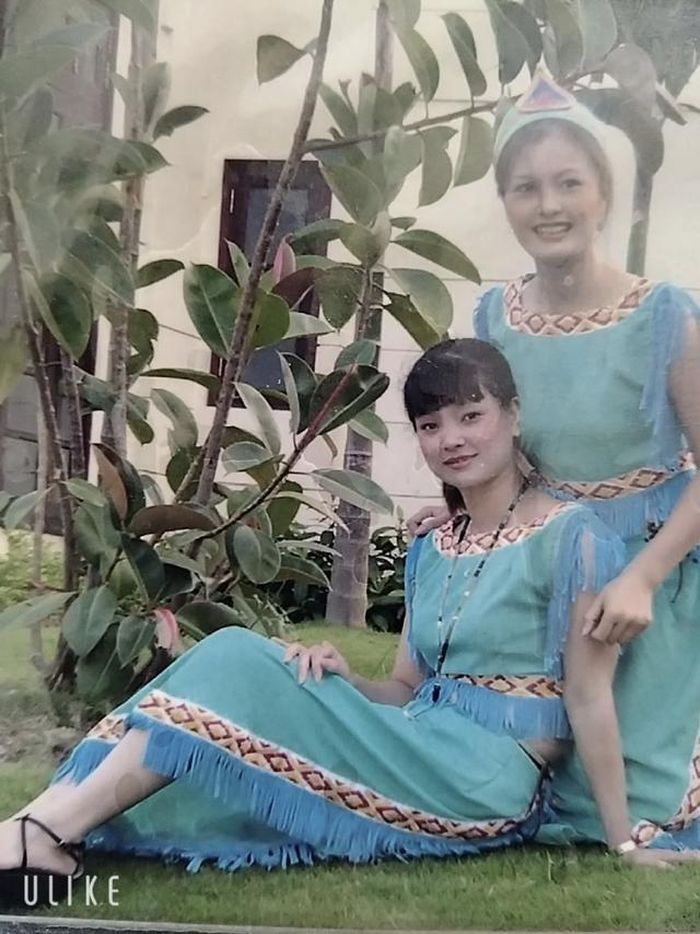 Lệ Hằng và NSƯT Hoa Thúy. Ảnh: FBNV