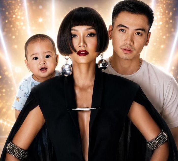 Chồng H'Hen Niê chia sẻ hình ảnh thể hiện sự ủng hộ âm thầm của 2 bố con dành cho vai trò mới của mẹ.