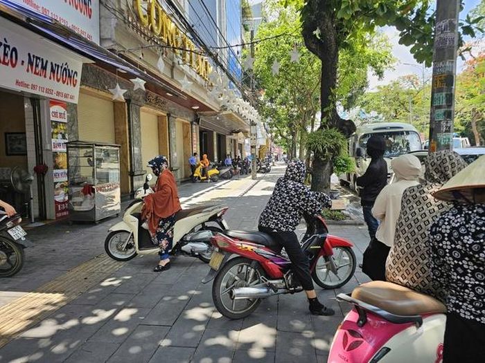 Cửa hàng vàng Phúc Thành là một trong những cửa hàng vàng lớn, hoạt động lâu năm tại tỉnh Nam Định cũ nên sự việc nhanh chóng thu hút sự chú ý của người dân.
