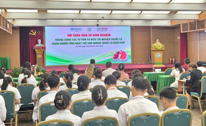Hội thảo chia sẻ kinh nghiệm trong công tác tư vấn và điều trị nghiện thuốc lá tại Bệnh viện Bạch Mai. Ảnh: D.Hải