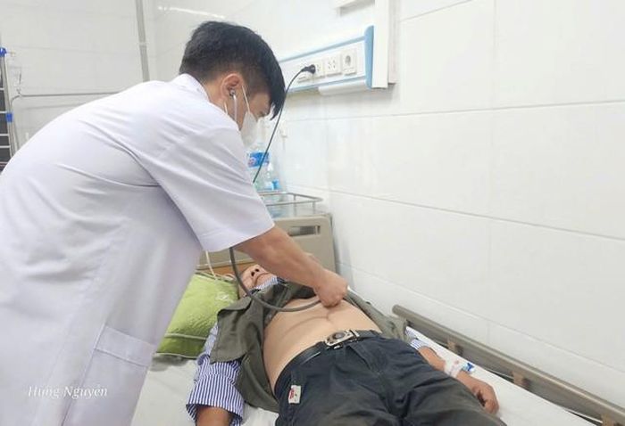 Một bệnh nhân nhập viện điều trị do say nắng, sốc nhiệt tại TTYT Hương Sơn.
