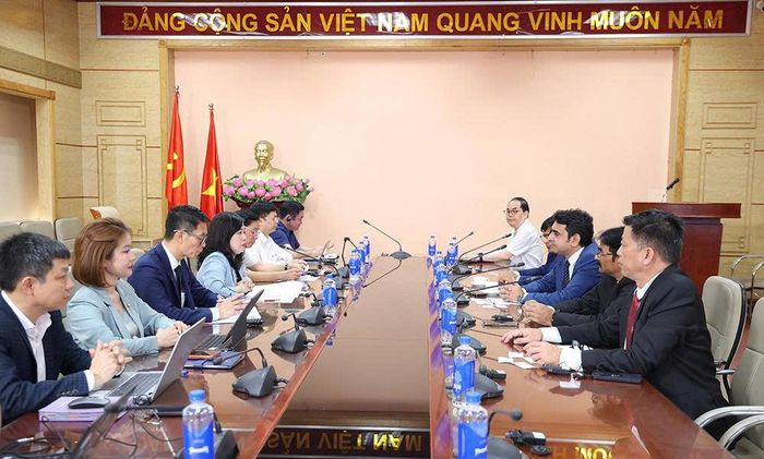 Quang cảnh buổi tiếp và làm việc.