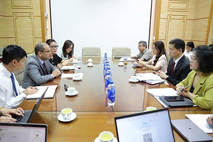 Quang cảnh buổi tiếp và làm việc.