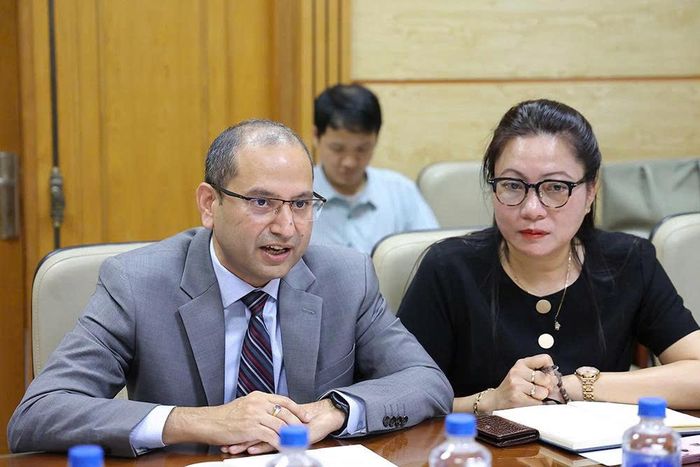 Ông Atul Tandon, Chủ tịch kiêm Tổng giám đốc AstraZeneca Việt Nam phát biểu.