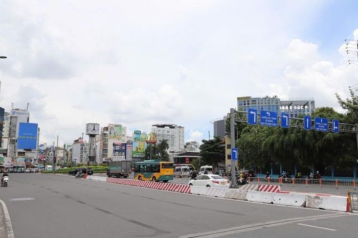 Vòng xoay Nguyễn Bỉnh Khiêm - Điện Biên Phủ áp dụng phương án điều chỉnh giao thông giữ lại vòng xoay nhưng kết hợp lắp đèn tín hiệu và điều chỉnh luồng tuyến.