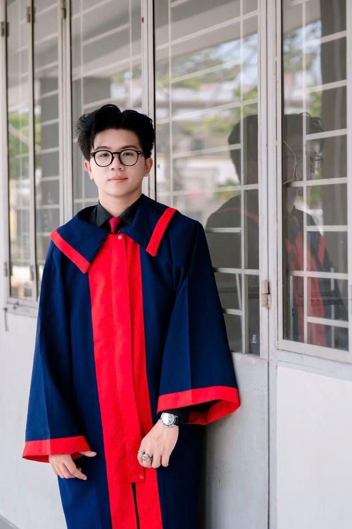 Với Minh Huy (trường THPT Phước Long), việc ăn uống và ngủ đủ giấc là cách để giảm tải căng thẳng trong giai đoạn nước rút.