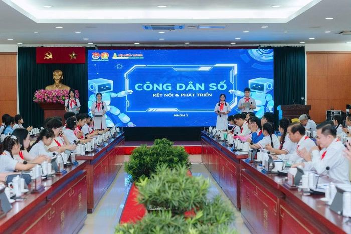 Đại biểu thiếu nhi trình bày ý kiến 4 nhóm.