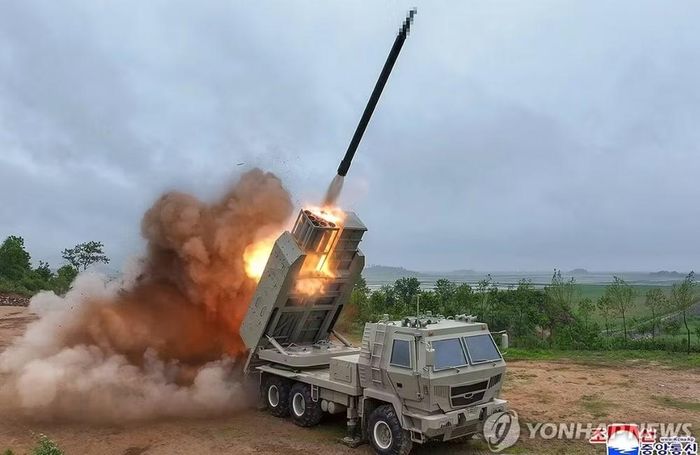 Theo hãng thông tấn trung ương Triều Tiên KCNA, đợt thử nghiệm bao gồm nhiều loại vũ khí như tên lửa đạn đạo chiến thuật, pháo phản lực cỡ lớn và đặc biệt là tên lửa hành trình sử dụng hệ thống dẫn đường thông minh.