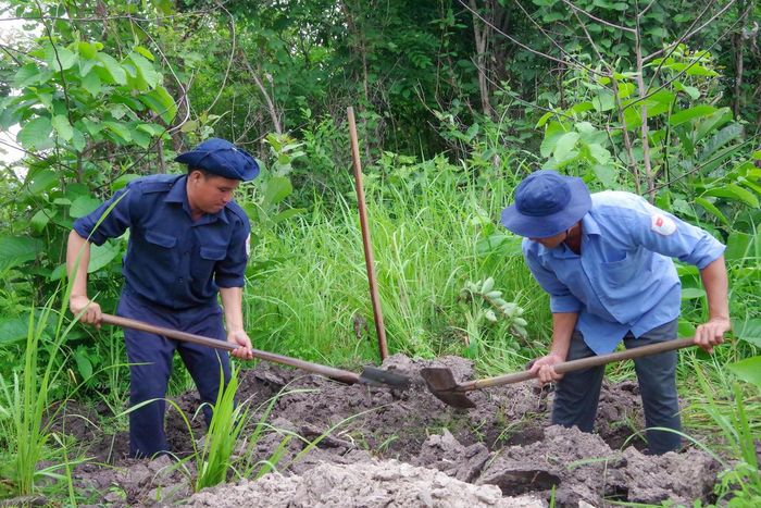 Cán bộ, chiến sĩ Đội K93 thực hiện nhiệm vụ tìm kiếm, quy tập hài cốt liệt sĩ trên đất bạn Campuchia. Ảnh: Phương Vũ