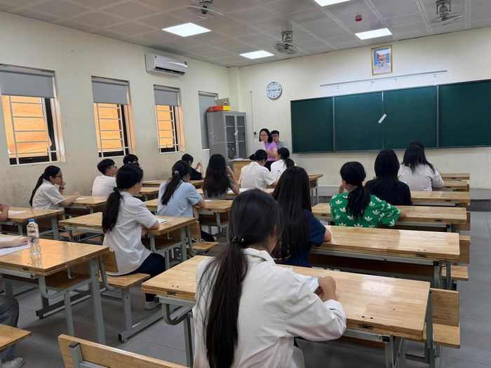 Thí sinh được nghe giám thị phổ biến quy chế thi, kiểm tra thông tin cá nhân trong sáng 29/5.