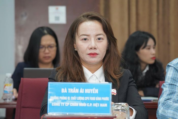 Bà Trần Ái Huyền đề xuất siết truy xuất nguồn gốc, ứng dụng công nghệ số để minh bạch chuỗi thực phẩm. Ảnh: THUẬN VĂN