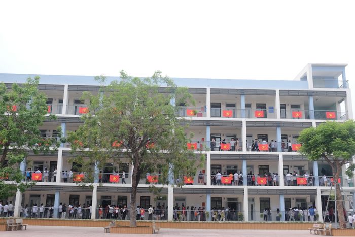 Điểm thi THCS Đa Tốn có 24 phòng thi với 541 thí sinh và hàng chục cán bộ được huy động. 