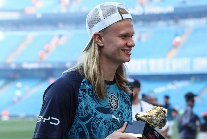 Erling Haaland nhận "chiếc giày vàng" mùa giải ở Anh, nhưng đến 28 tuổi mới biết "mùi" World Cup. Ảnh: NST.