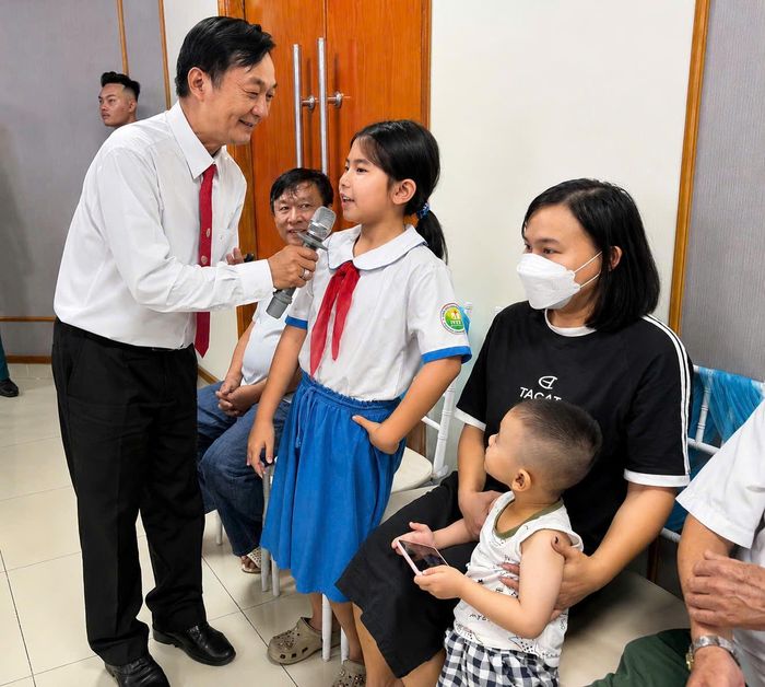  Ông Nguyễn Văn Tính, Phó Chủ tịch Hội Bảo trợ trẻ em TP.HCM, tại chương trình. Ảnh: NGUYÊN VÕ 