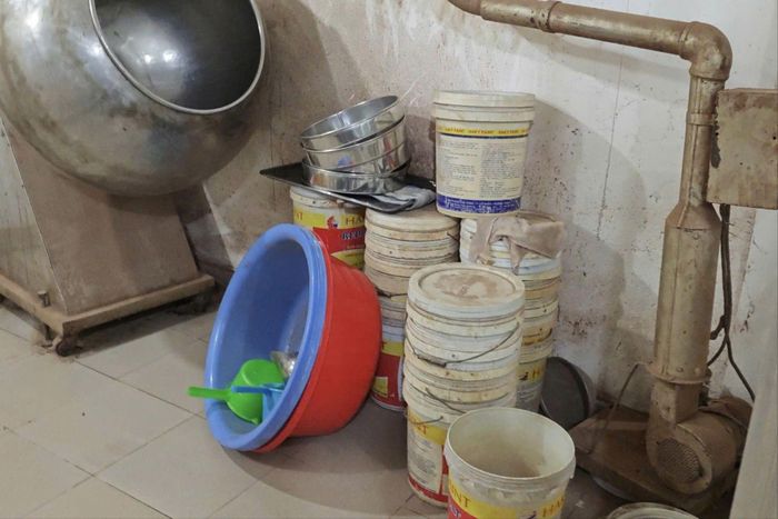 Công an TP.HCM đồng loạt khám xét nhiều địa điểm liên quan đường dây sản xuất, buôn bán thuốc đông dược quy mô lớn hoạt động liên tỉnh. Ảnh: CA