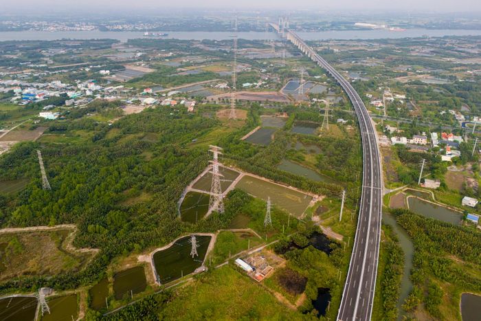  Khi các dự án trọng điểm lần lượt hoàn thành, trong “chiếc áo” mới khi lên phường, xã Cần Giờ được kỳ vọng sẽ thu hút mạnh dòng cư dân, du khách, nhà đầu tư; đồng thời trở thành cực tăng trưởng mới, đóng vai trò quan trọng trong cấu trúc phát triển liên vùng của TP.HCM và Đông Nam Bộ. 