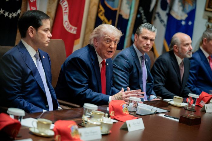 Tổng thống Mỹ Donald Trump phát biểu trong cuộc họp nội các ở Nhà Trắng hôm 27/5. Ảnh: Reuters.