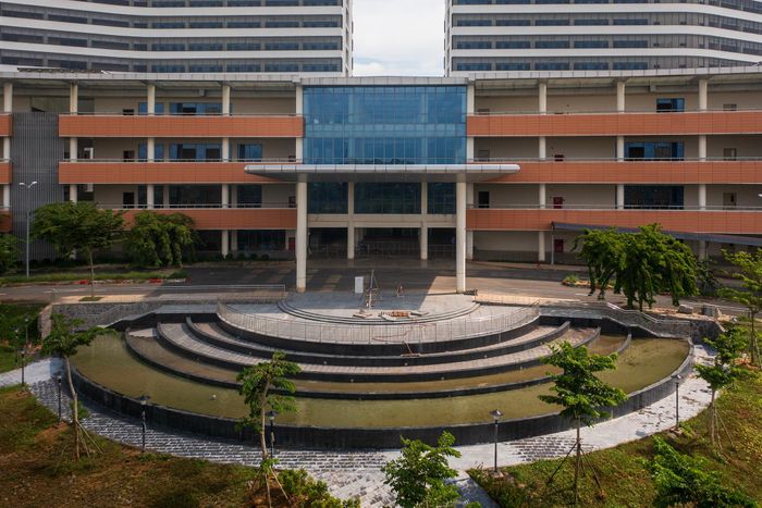  Theo thông tin từ chủ đầu tư, đơn vị đang tập trung hoàn thiện hệ thống kỹ thuật, lắp đặt thiết bị y tế và kiểm tra vận hành nhiều hạng mục bên trong công trình trước khi đưa vào khai thác. 