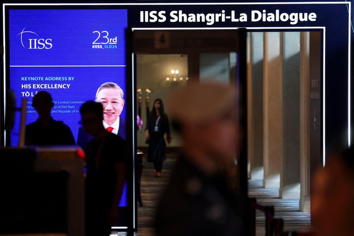  Theo Đại sứ, đây là cơ hội để thế giới lắng nghe tiếng nói, quan điểm và cách tiếp cận của Việt Nam đối với các vấn đề quốc phòng - an ninh trong khu vực và toàn cầu. Đồng thời, đây cũng là dịp để lãnh đạo cấp cao Việt Nam truyền tải thông điệp về đường lối đối ngoại độc lập, tự chủ, đa dạng hóa, đa phương hóa; khẳng định Việt Nam là bạn bè, đối tác tin cậy và thành viên có trách nhiệm của cộng đồng quốc tế. Ảnh: Reuters. 