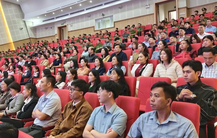 Chương trình thu hút khoảng 350 đại biểu là lãnh đạo chính quyền, học sinh, sinh viên, các cá nhân có ảnh hưởng tích cực trên không gian mạng tại địa phương tham dự