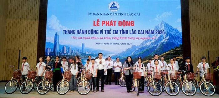 Trao tặng 20 chiếc xe đạp cho trẻ em có hoàn cảnh đặc biệt khó khăn tại lễ phát động