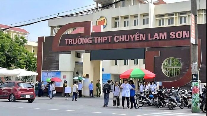 Trường THPT chuyên Lam Sơn (Thanh Hóa)