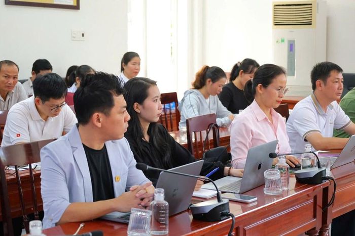 Các đại biểu tham dự buổi họp báo cáo tiến độ tổ chức Carnival “Sắc màu biển đảo Quảng Ngãi năm 2026”