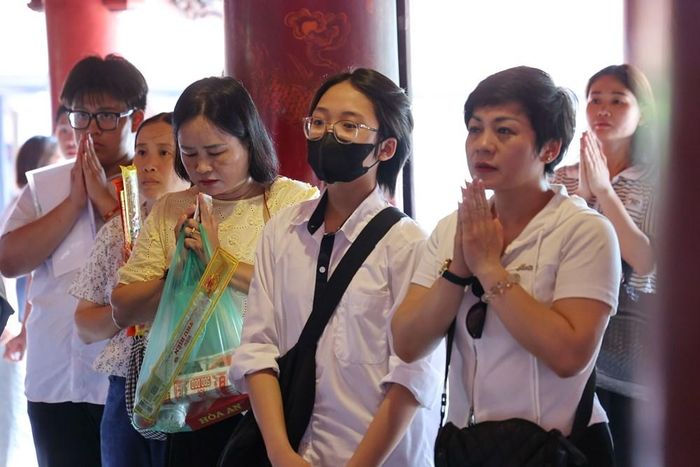 Con đi thi nhưng áp lực thuộc về cha mẹ