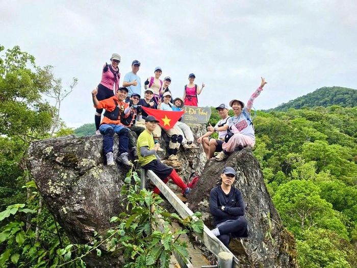 Du khách trekking rừng, khám phá hệ động thực vật quý hiếm, chinh phục các cung đường núi của Kon Ka Kinh