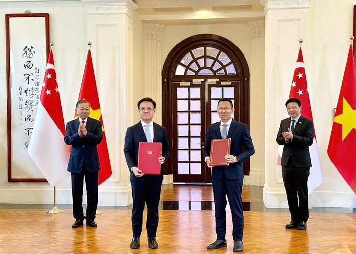 Ông Nguyễn Thế Duy, Đại biểu Quốc hội khóa XVI, Phó Chủ tịch HĐQT, kiêm Phó Tổng Giám đốc Tập đoàn Becamex và lãnh đạo Trung tâm Tái sản xuất và Công nghệ tiên tiến (ARTC) thuộc A*STAR ký kết biên bản ghi nhớ thành lập Trung tâm Nghiên cứu Sản xuất tiên tiến Việt Nam (VAMRC) trong hệ sinh thái VSIP
