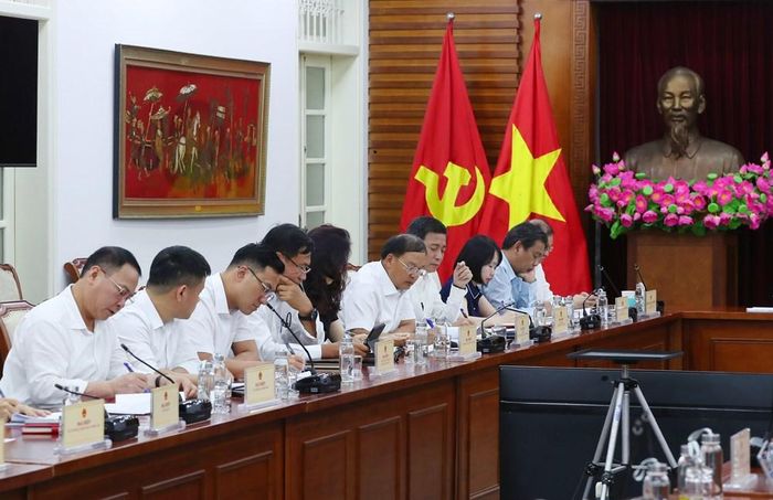 Các đại biểu tham dự cuộc họp