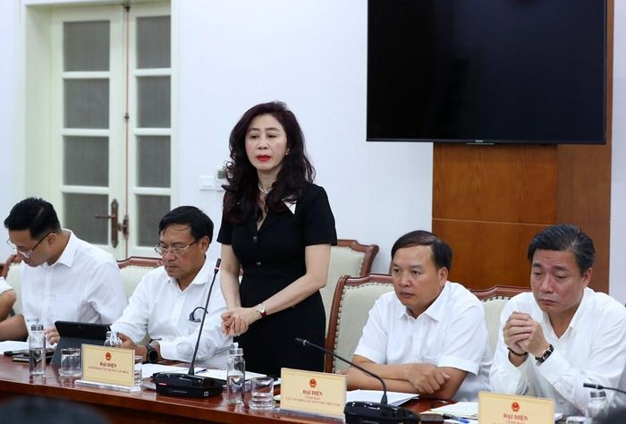 Lãnh đạo các cục, vụ đóng góp ý kiến tại cuộc họp
