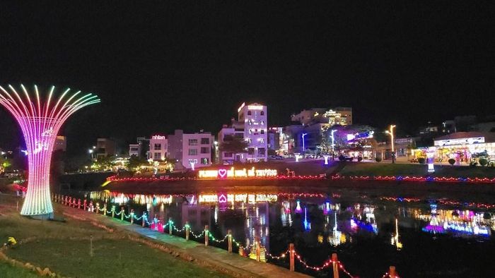 Từ kỳ vọng trở thành điểm nhấn kinh tế đêm của phường Pleiku, tỉnh Gia Lai, Phố đêm Chợ Nhỏ hiện lại đối diện cảnh đìu hiu, vắng khách chỉ sau vài tháng hoạt động