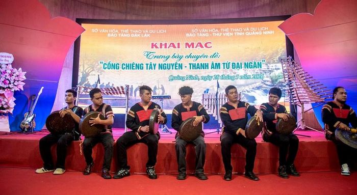Các nghệ sĩ biểu diễn tại Lễ khai mạc