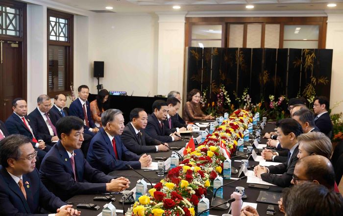 Tổng Bí thư, Chủ tịch nước Tô Lâm phát biểu tại cuộc hội đàm với Thủ tướng Singapore Lawrence Wong. Ảnh: Thống Nhất – TTXVN