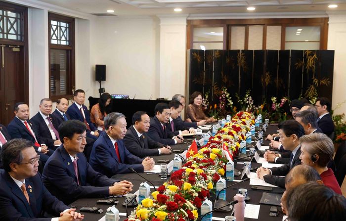 Tổng Bí thư, Chủ tịch nước Tô Lâm phát biểu tại cuộc hội đàm với Thủ tướng Singapore Lawrence Wong. Ảnh: Thống Nhất – TTXVN