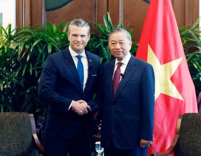 Tổng Bí thư, Chủ tịch nước Tô Lâm tiếp Bộ trưởng Bộ Chiến tranh Hoa Kỳ Pete Hegseth. Ảnh: Thống Nhất – TTXVN