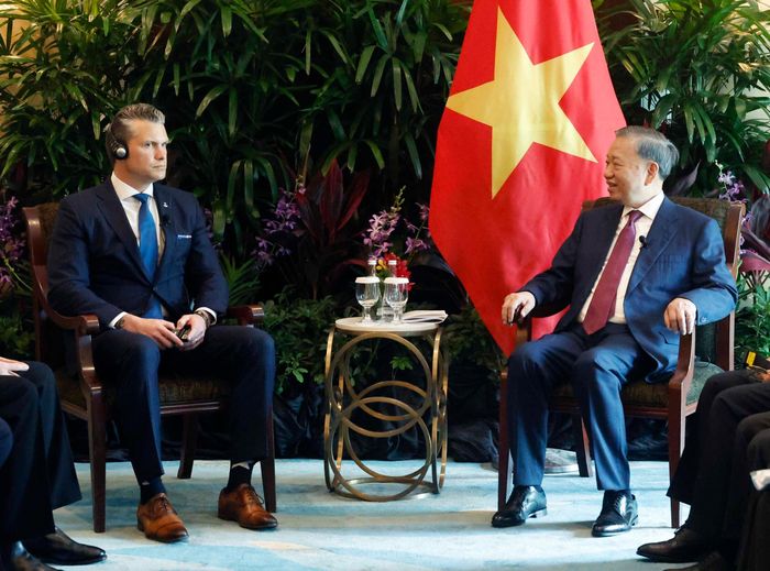 Tổng Bí thư, Chủ tịch nước Tô Lâm tiếp Bộ trưởng Bộ Chiến tranh Hoa Kỳ Pete Hegseth. Ảnh: Thống Nhất – TTXVN